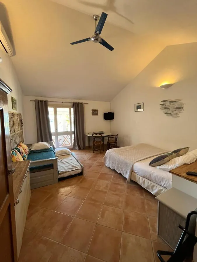 *** Couette-café Hostellerie Provencale Port-Cros France